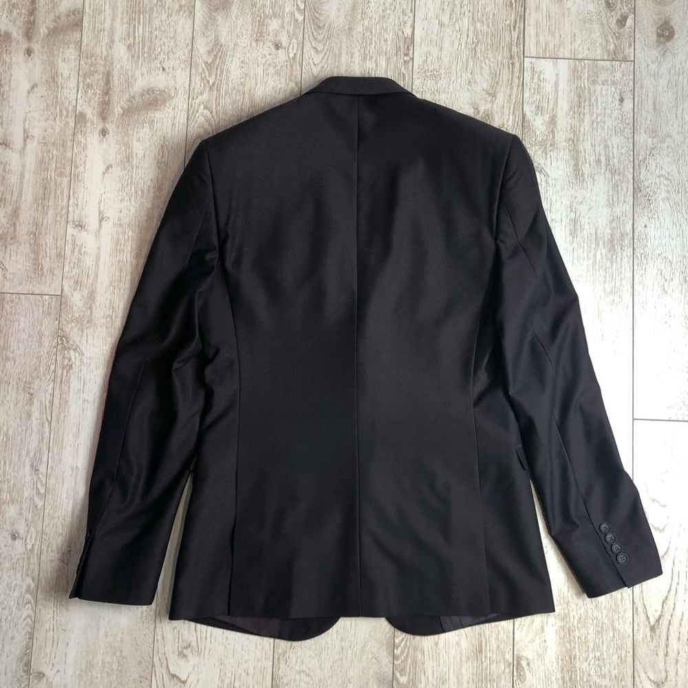 Classic Men's Suit - Picture 2 of 9
